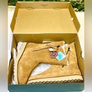 Skechers Warm Tech Memory Foam Suede Women’s Boots SZ:8